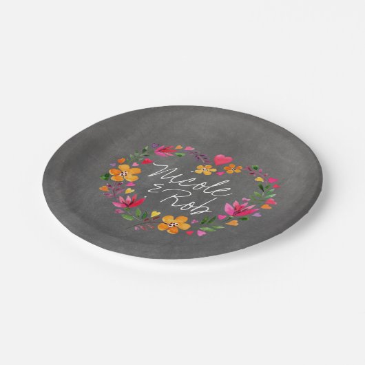 Wasserfarbene Blume Herzkranz | Kalkboard grau Pappteller (Schrägansicht)
