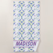 Wasserfarbene Blütenhose mit Schmetterlingen Strandtuch (Vorderseite)