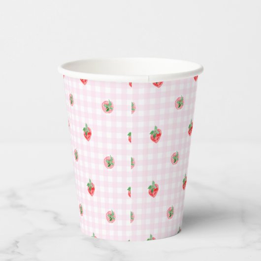 Wasserfarbene Erdbeeren auf einem rosa Gingham Pappbecher (Rechts)