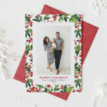 Wasserfarbene Grünanlagen und Foto Winterberry<br><div class="desc">Gute Ferien! Mit unserer individuell gestaltbaren Foto-Urlaubskarte können Sie gemütliche, saisonale Wünsche mit einem wunderschönen Aquarellbild aus roten Winterbeeren und üppiger Vegetation erfüllen. Personalisieren Sie mit Ihrem Lieblings-Foto und eine individuelle Nachricht, um einen einzigartigen Urlaub Gruß zu schaffen, der die Saison für Familie und Freunde sicher aufheizen wird. Diese Aquarell-Urlaubskarte...</div>