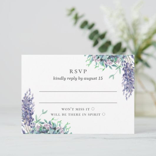 Wasserfarbene lila Blütenhochzeit. Lavendel-Blume RSVP Karte (Stehend Vorderseite)