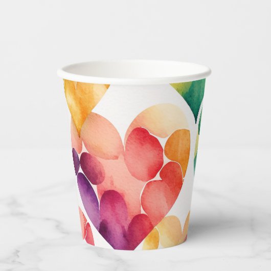 Wasserfarbene Regenbogenherzen Muster. Valentinsta Pappbecher (Vorderseite)