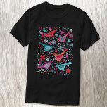 Wasserfarbene Vögel im T - Shirt Garden Boho<br><div class="desc">Aquarellmalerei von Vögeln in einem Garten von rosa und aquamarinen wilden Blume.</div>