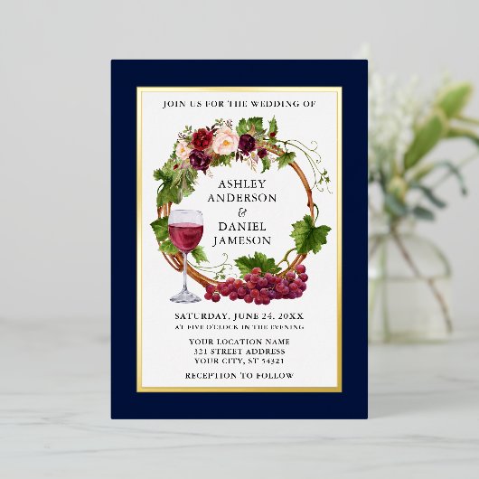 Wasserfarbene Weintrauben Blumenstrauß Blaues Gold Folieneinladung (Stehend vorne)