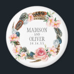 Wasserfarbener Blumenstrauß mit Federn | Hochzeit Magnet<br><div class="desc">Dieses Design zeichnet sich durch einen Aquarellkranz mit Vogelfedern und Blume aus. | © und ® Bigstock® - Alle Rechte vorbehalten.</div>