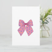 Wasserfarbener, handgestrichener Niedlicher rosa B Einladung (Stehend Vorderseite)