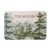 Wasserfarbener Pinienwald und Gebirge Rustikal Badematte (Vorderseite)