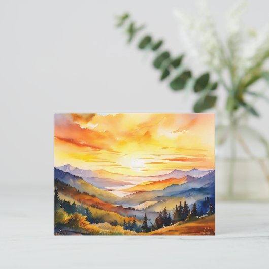 Wasserfarbener Sonnenaufgang über Gebirgskette Postkarte (Stehend Vorderseite)