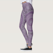 Wasserfarbener Traum Mandala im Schatten der Lila Leggings (Links)