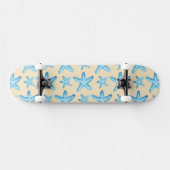 Wasserfarbenes Blau Seestern Muster Skateboard (Horizontal)