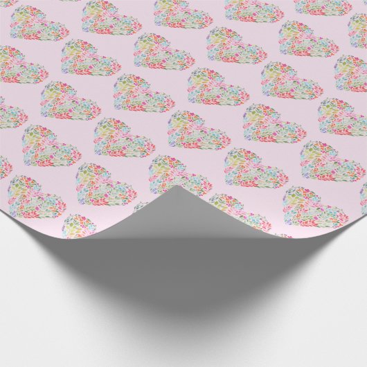 Wasserfarbenes Blumenherz auf Rosa Geschenkpapier (Ecke)