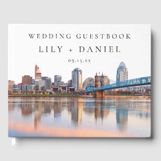 Wasserfarbenes Hochzeitsmotiv Cincinnati Skyline Gästebuch (Vorderseite)