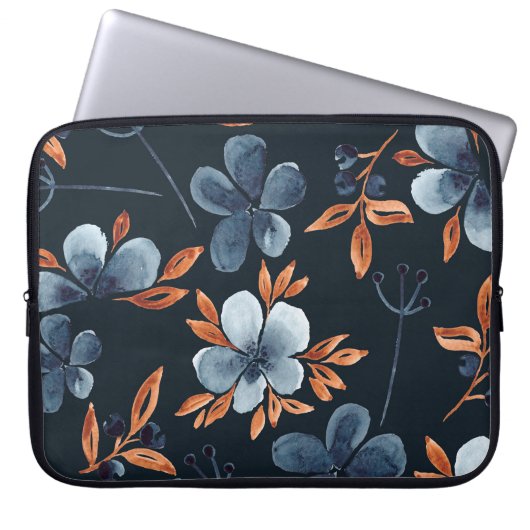 Wasserfarbenes, nahtloses Blumenmuster mit Indigof Laptopschutzhülle (Vorderseite)