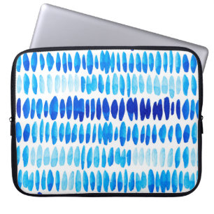 Wasserfarbenes nahtloses Muster mit blauen Regentr Laptopschutzhülle