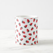Wasserfarbenes nahtloses Muster mit Erdbeeren Kaffeetasse (Mittel)