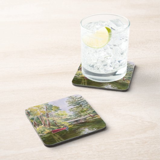 Wasserfarbenes Red Boat Mountain Lake Plastische U Getränkeuntersetzer (Rechte Seite)