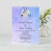 Wasserfarbenfedern auf Lila Hochzeit in Bluish Einladung (Stehend Vorderseite)