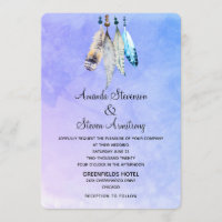 Wasserfarbenfedern auf Lila Hochzeit in Bluish