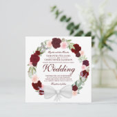 Wasserfarbenfrohe Blumenzeremonie Burgundy Red Wed Einladung (Stehend Vorderseite)