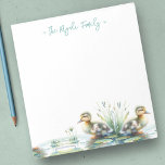 Wasserfarbenherden Personalisiertes Geschirr Notizblock<br><div class="desc">Niedlich und charmant,  bietet diese personalisierte Schreibwarenhandlung Ihren Familiennamen oder Ihr Monogramm in blau geschriebener Schrift-Typografie mit einem unteren Rand von Aquarellenducklings. Ideal für Ihre Frühlings- und Sommernoten. Weitere Zuhause-Living-Designs und Entengeschenke wie dieses finden Sie unter www.zazzle.com/dotellabelle</div>