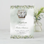 Wasserfarbenkorb mit Taufe liefert weiße Lilie Einladung (Stehend Vorderseite)