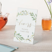 Wasserfarbenkranz begünstigt das Podest-Zeichen Sockelschild (In SItu)