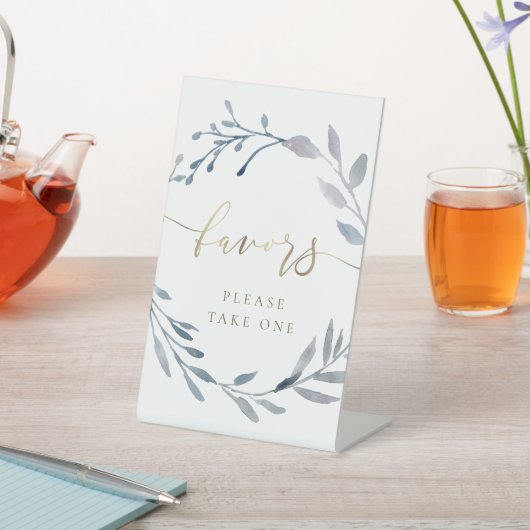 Wasserfarbenkranz begünstigt das Podest-Zeichen Sockelschild (In SItu)