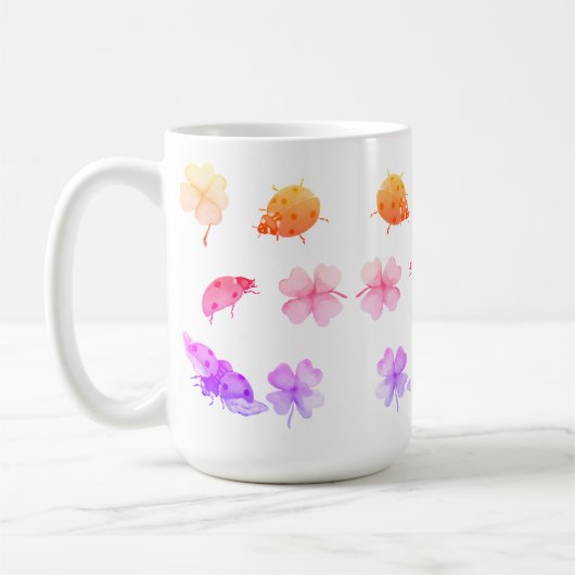 Wasserfarbenladybugs und vierblättrige Kleeblätter Kaffeetasse (Links)