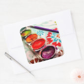 Wasserfarbenmalerei und Pinsel auf Blume Quadratischer Aufkleber (Umschlag)