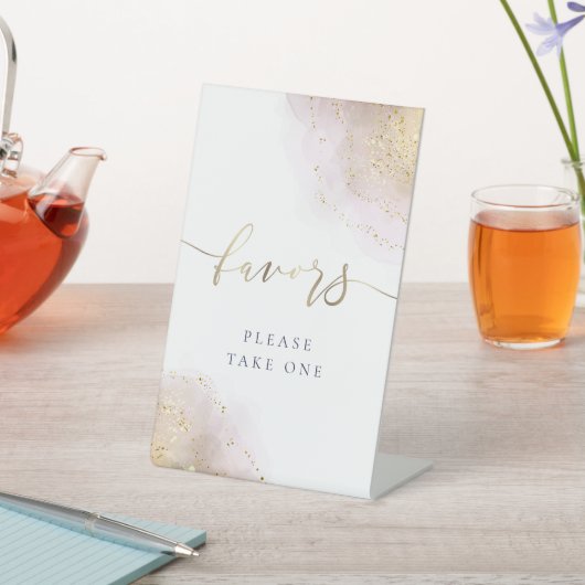 Wasserfarbenprägung begünstigt das Podest-Zeichen Sockelschild (In SItu)