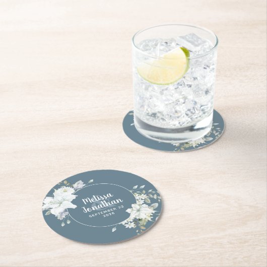 Wasserfarbenromantische, blumenweiße Blume Hochzei Runder Pappuntersetzer (Vor Ort)