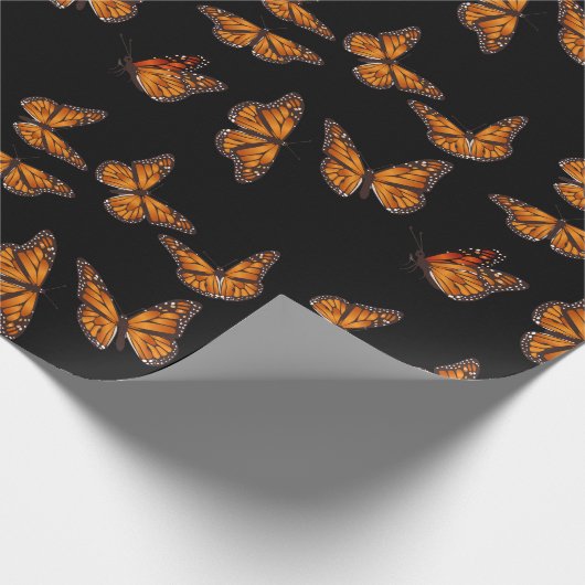 Wasserfarbenschmetterlinge auf schwarzem Hintergru Geschenkpapier (Ecke)