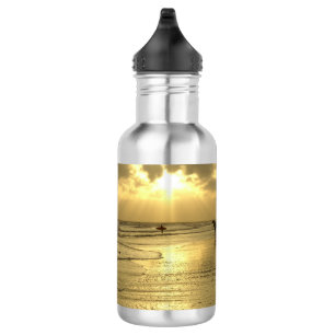 Wasserflasche Genießen Sie den Strand bei Sonnenun