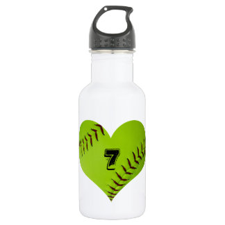 Wasserflasche mit Herz geformtem Softball.