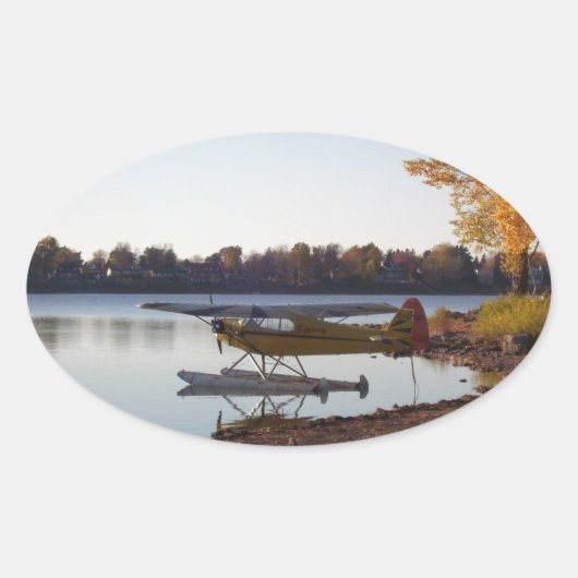 Wasserflugzeug am See Ovaler Aufkleber (Vorderseite)