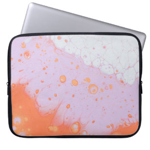 WASSERFLÜSSE AUF ROTER OBERFLÄCHE LAPTOPSCHUTZHÜLLE
