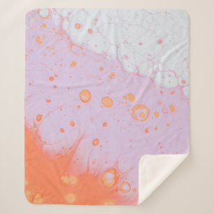 WASSERFLÜSSE AUF ROTER OBERFLÄCHE SHERPADECKE