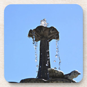 Wasserfontäne zum Himmel mit Wassertropfen Getränkeuntersetzer