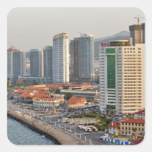Wasserfront mit Stadtansicht von Yantai, Shandong Quadratischer Aufkleber