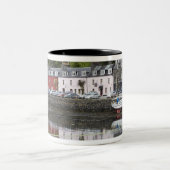 Wasserfront, Tobermory, Insel Mull, Schottland, 2 Zweifarbige Tasse (Mittel)