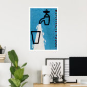Wasserhahn, der ein Glas Wasser einschenkt - Match Poster (Heimbüro)