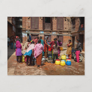 Wasserholen in Bhaktapur Nepal Postkarte