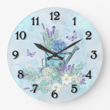 Wasserkocher mit Blume und Schmetterlingen im Somm