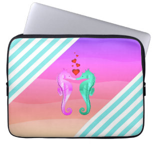 Wasserkocher/Rosa/Seepferde, die Herzen küssen Laptopschutzhülle