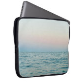 WASSERKÖRPER IN BLAUER STUNDE LAPTOPSCHUTZHÜLLE (Vorne Rechts)