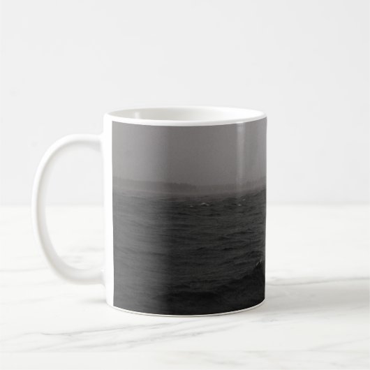 WASSERKÖRPER MIT SCHWEREM REGEN KAFFEETASSE (Links)