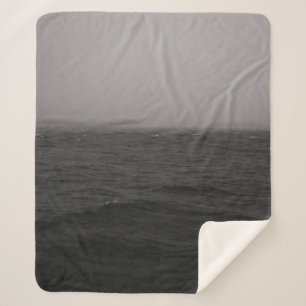 WASSERKÖRPER MIT SCHWEREM REGEN SHERPADECKE