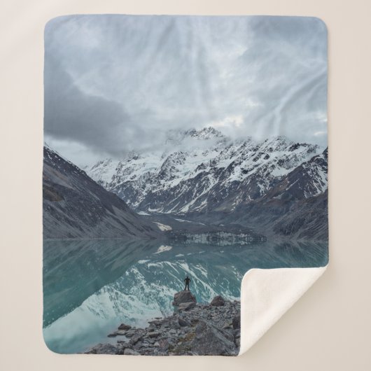 WASSERKÖRPER MIT ÜBERBLICK ÜBER BERGE WÄHREND DES  SHERPADECKE (Vorderseite)