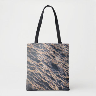 Wasserkörper tagsüber tasche