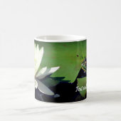 Wasserlilie Lotus Blume und Frosch Personalisiert Kaffeetasse (Mittel)